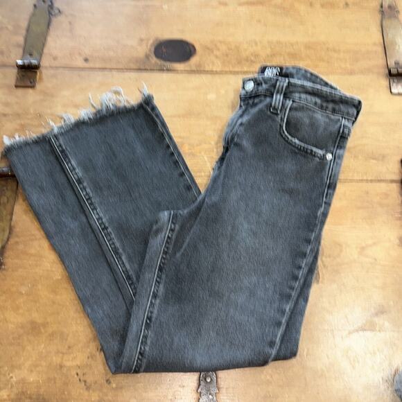 Woman’s BDG Kick Flare High Rise Cropped Jeans Size 26 - Picture 2 of 16